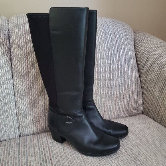 Clarks Emslie March Women Black Leather Side Zip Knee High Riding Boot Size 8.5 - Picture 1 of 13